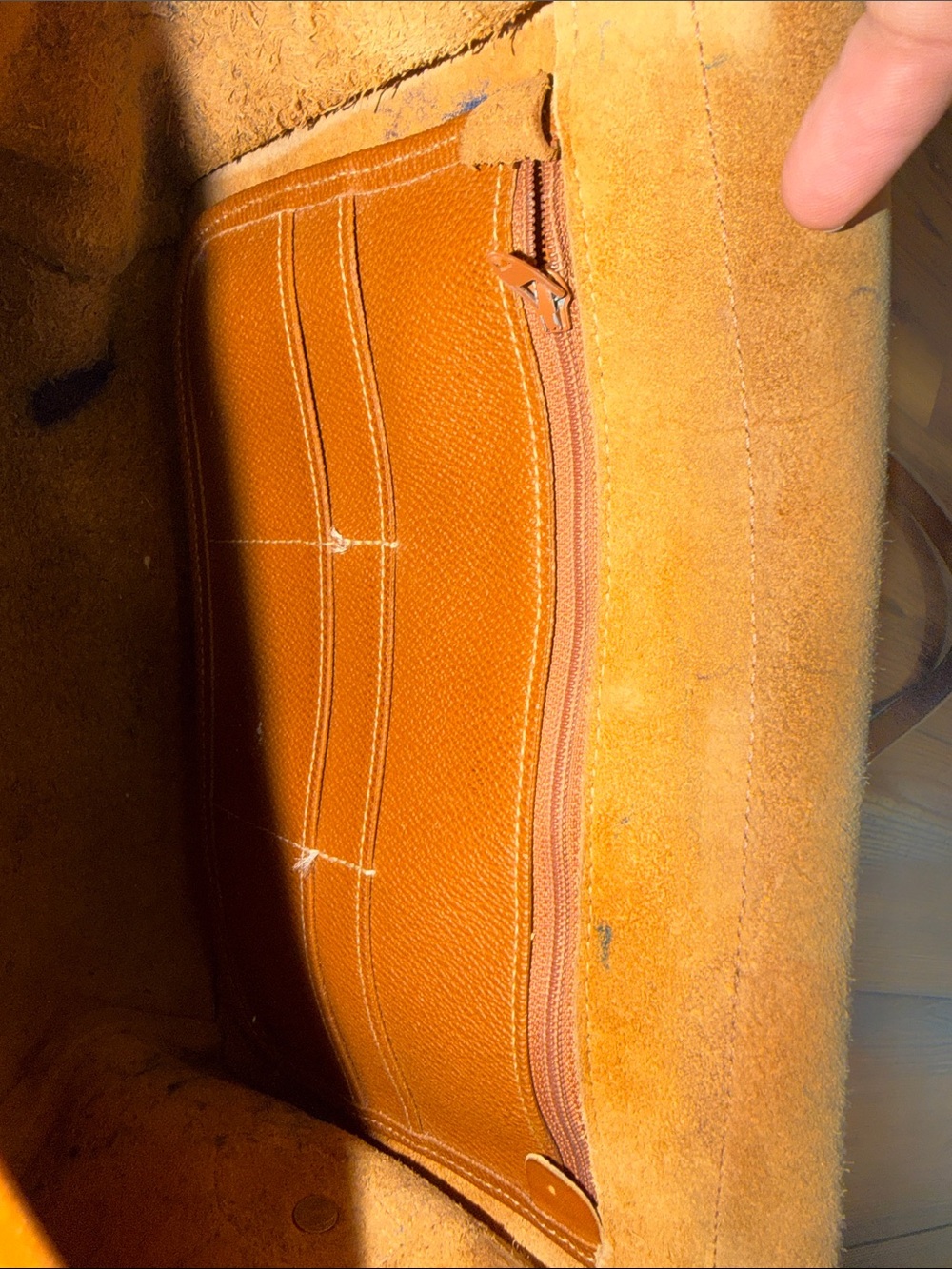 Vintage Dooney & Bourke Tan/Brown Pebbled Leather Crossbody bag - Picture 6 of 7